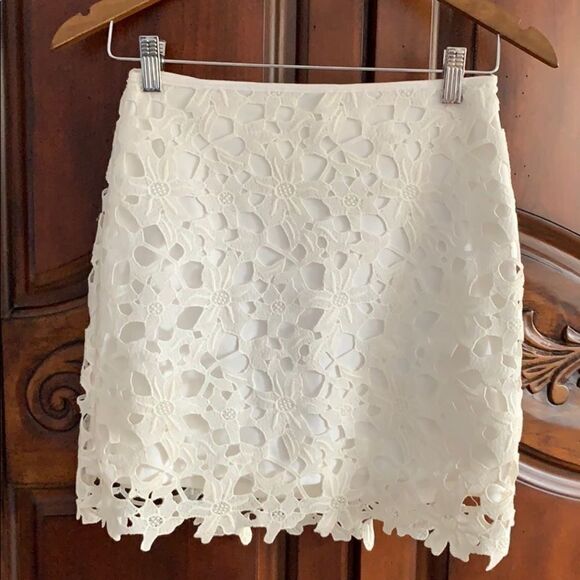 Kimchi Blue white lace skirt- size 2 - Picture 1 of 4